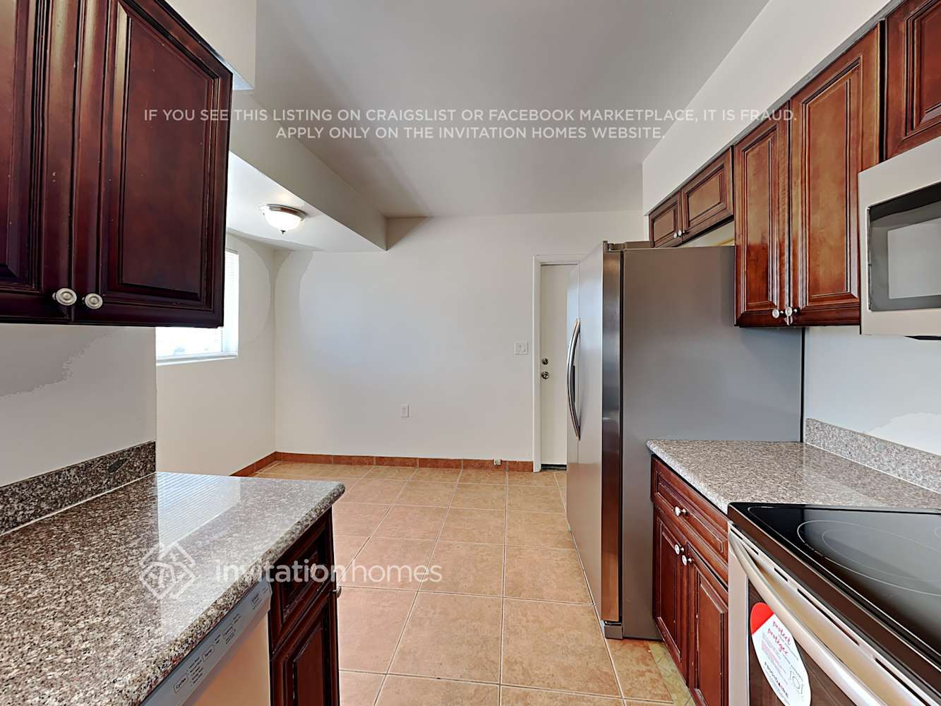 Building Photo - 1448 E 2nd St