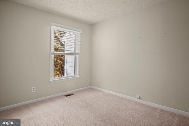 Building Photo - 1602 Oak Spring Way