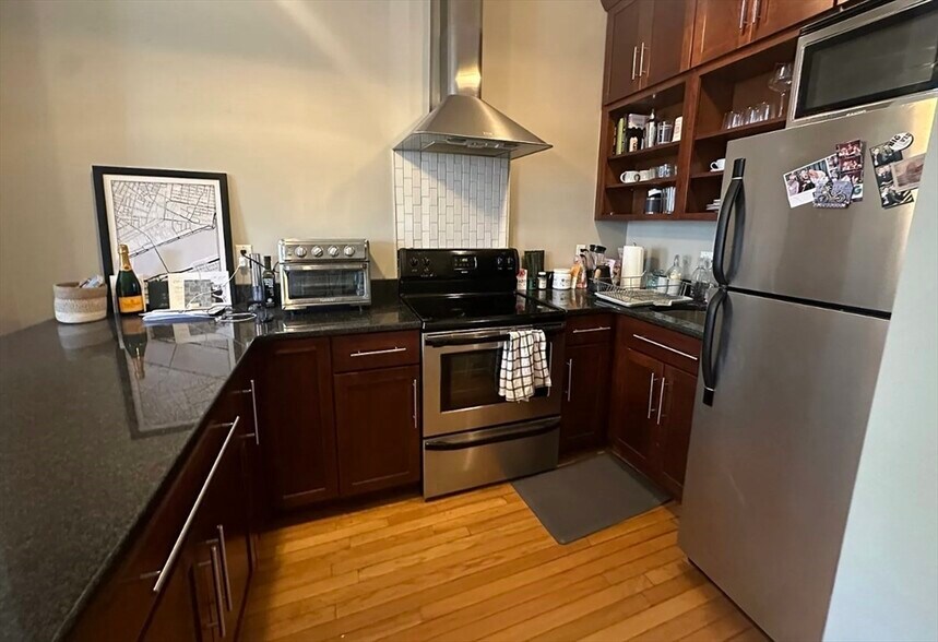 Primary Photo - 656 Tremont St