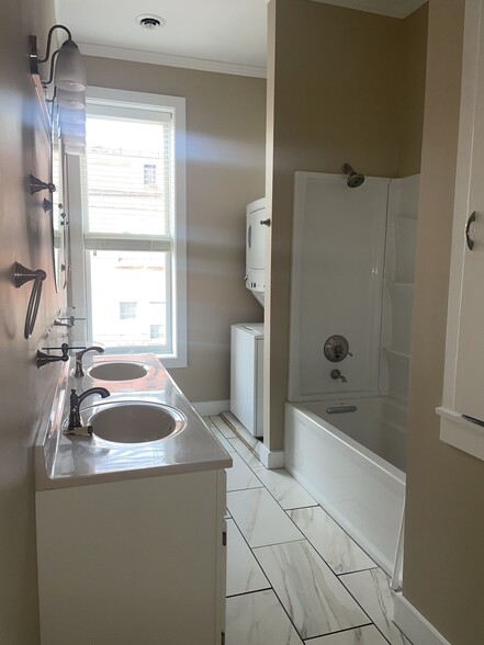 Building Photo - 48 Castle St