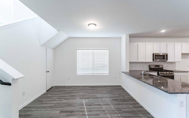 Building Photo - 219 Tokalaun Dr