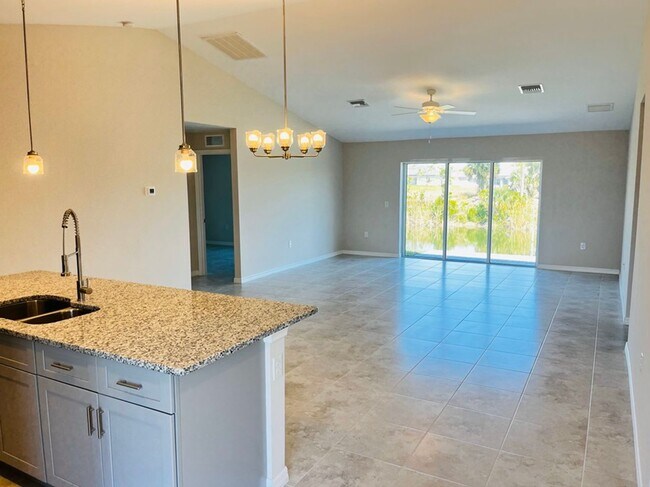 Building Photo - Waterfront property on the fresh water can...
