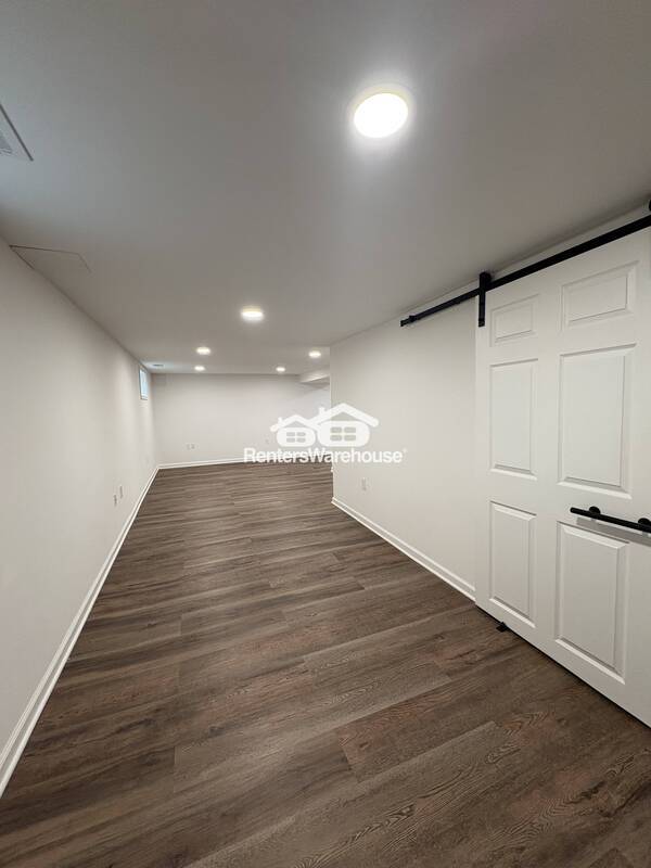 Building Photo - 543 Bayside Dr