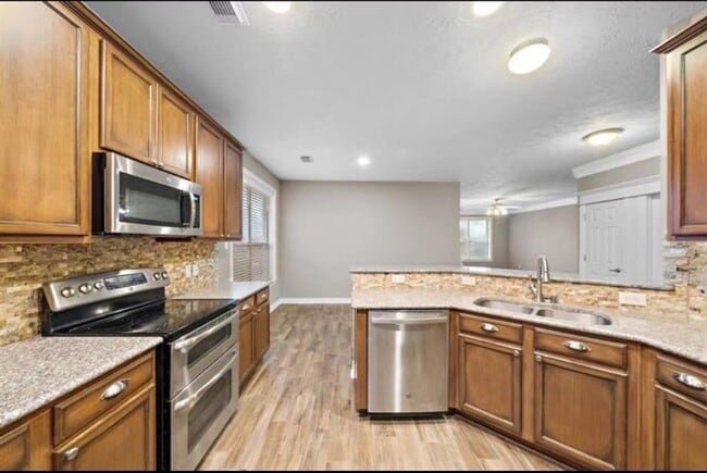 Building Photo - 17923 Serene Shore Dr