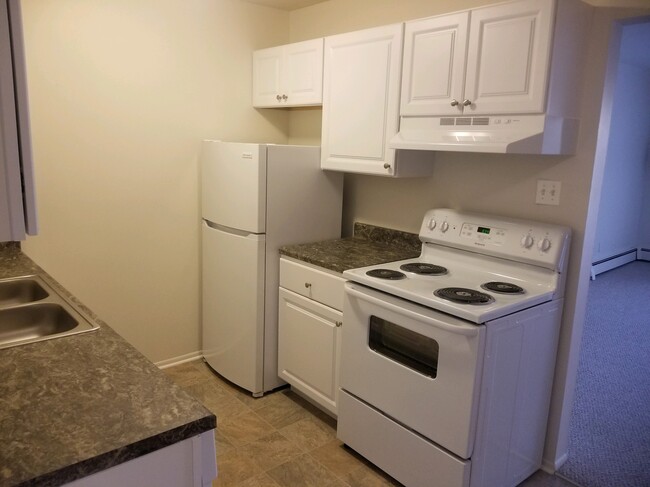 Kitchen - 1040 N Campbell Rd