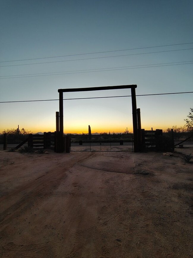 Building Photo - 36991 S Estancia Dr