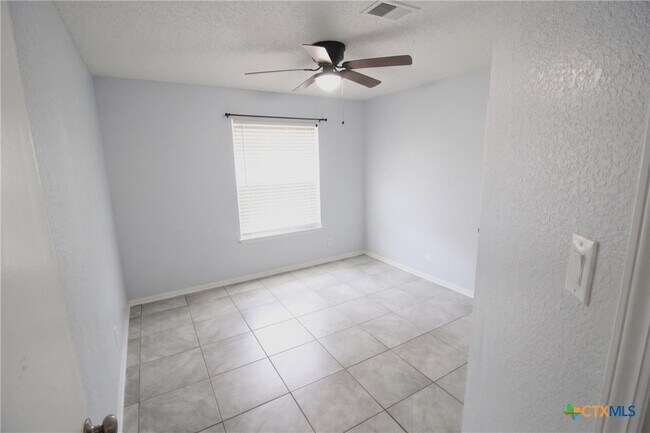 Building Photo - 2702 Cactus Dr