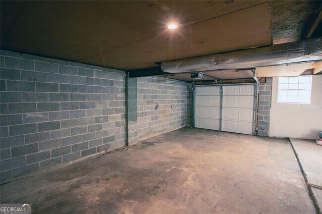 Building Photo - 2879 Tiffany Dr SW