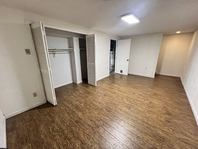 Building Photo - 7052 E Briarwood Dr