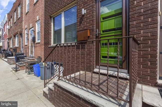 Building Photo - 313 Mercy St
