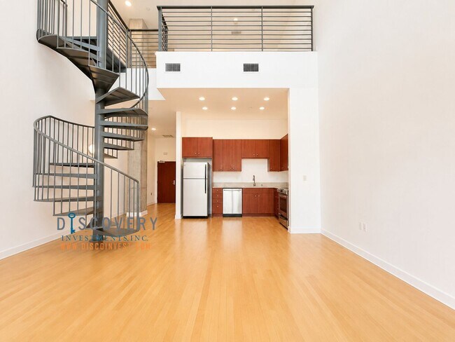 Building Photo - Modern Live/Work Loft At Market Square In Old Oakland