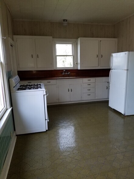 Building Photo - 706 Fowzer St