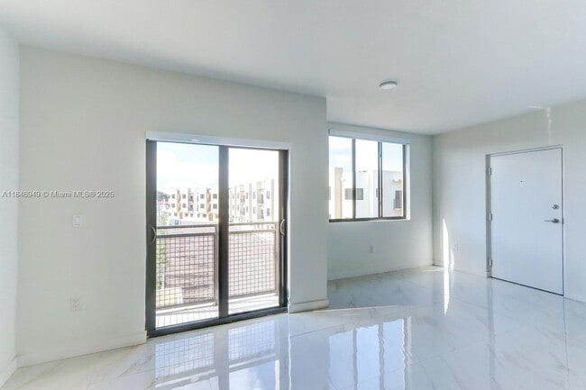 Building Photo - 339 W 78th Rd