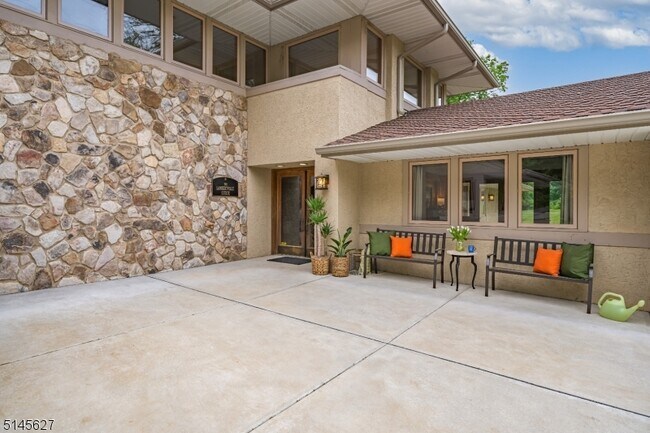 Building Photo - 36 Rocktown Hill Rd