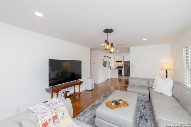 Building Photo - 33121 Blanco Rd