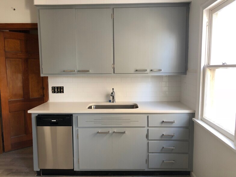 Building Photo - 2264 Northland Ave