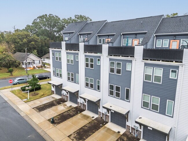 Building Photo - 642 W End Dr