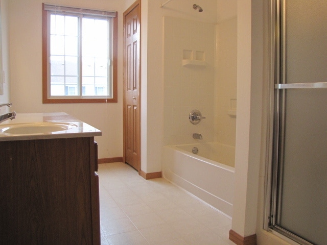 Building Photo - Townhome with Loft, Fireplace & Large Walk-In Closet. Trash and water included– Available May 1