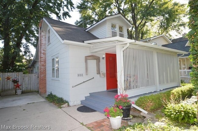 Building Photo - 932 Humphrey Ave