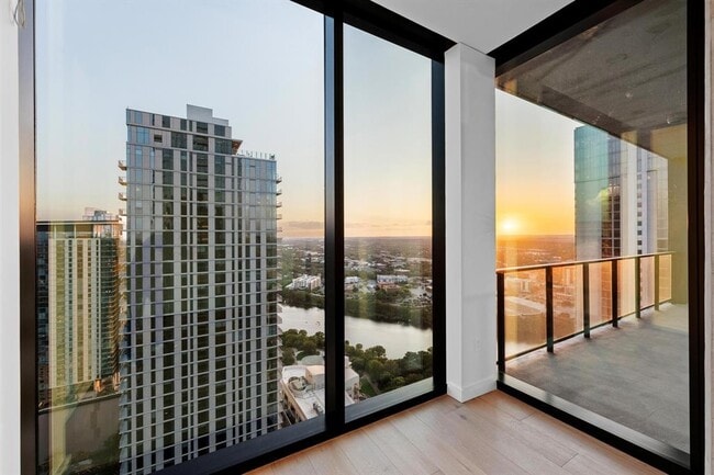 Building Photo - 610 Davis St