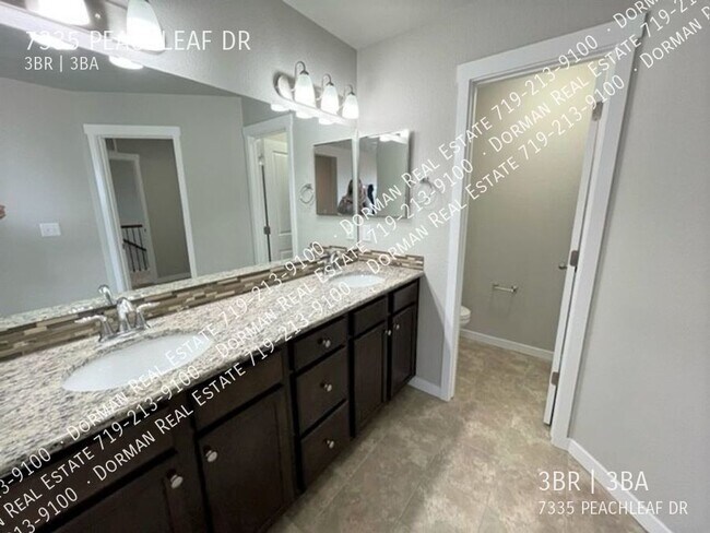 Building Photo - 7335 Peachleaf Dr