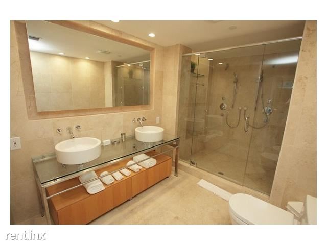 Building Photo - 2 br, 2 bath Condo - 6000 Collins Ave Impr...