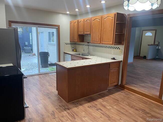 Building Photo - 239 Oxford Lake Dr