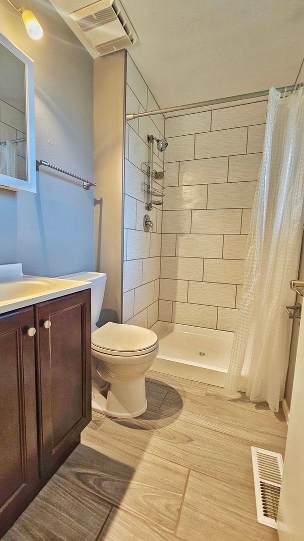 Building Photo - Charming 4 Bed 2 Bath Rambler with Office/Den in Benson Hilll, Renton WA.