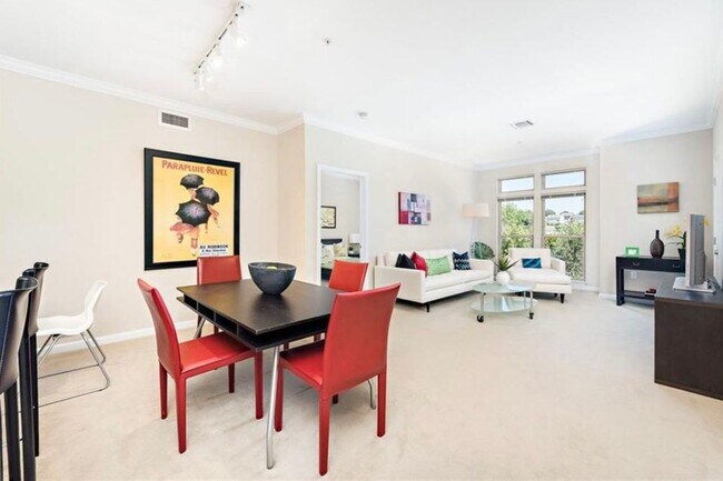 Building Photo - 903 Providence Pl