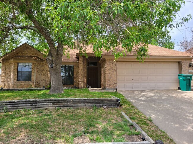 Building Photo - 3bd/2ba house close to major shopping, restaurants, and Ft. Hood!