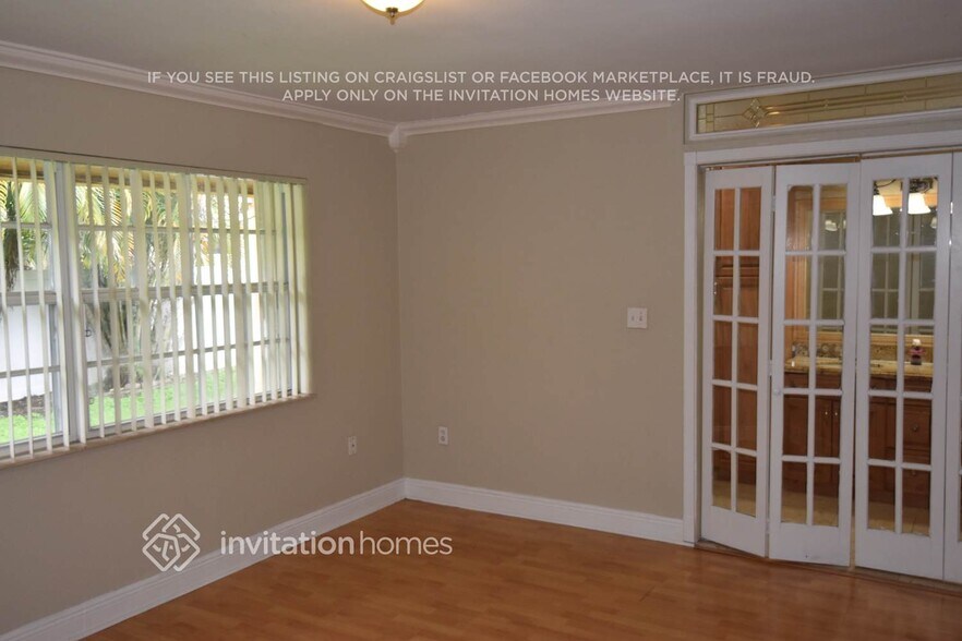 Building Photo - 9811 SW 13th Ct