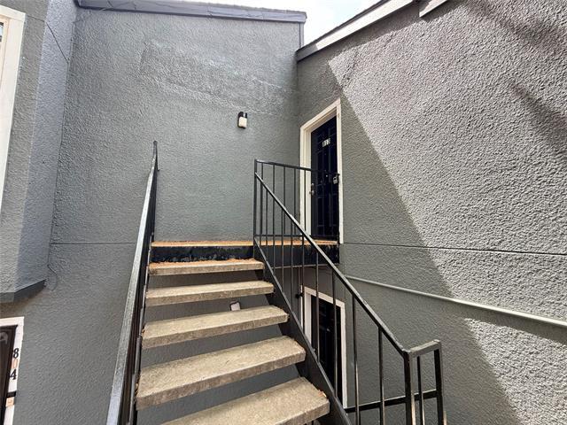 Building Photo - 9696 Walnut St