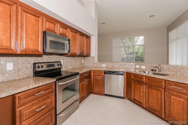 Building Photo - 2560 Jardin Manor