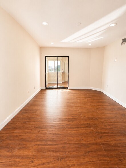 Building Photo - 2628 Welsh Rd