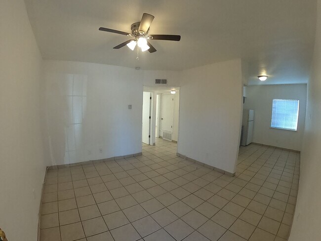 Building Photo - 305 N Almendra St