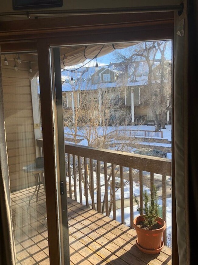 Building Photo - Furnished or Unfurnished One Bedroom / One Bath Apartment in Central Boulder
