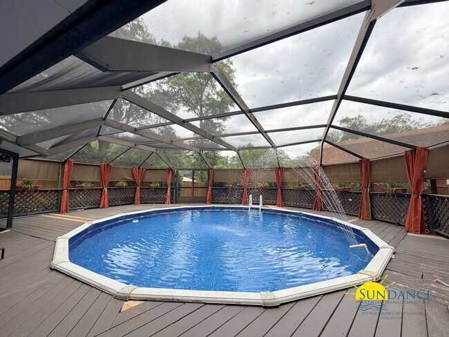 Building Photo - Stunning 3 Bedroom Home in Valparaiso with In-ground pool!