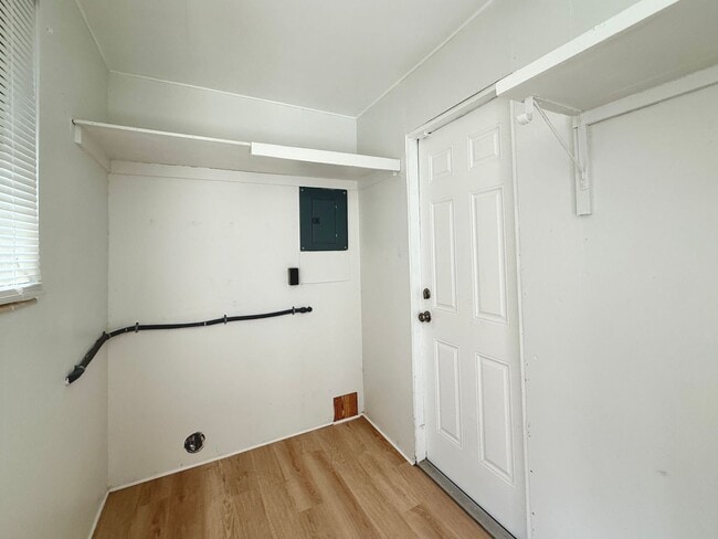 Building Photo - 2 Bedroom Home - Close to Siesta Key! Pet ...