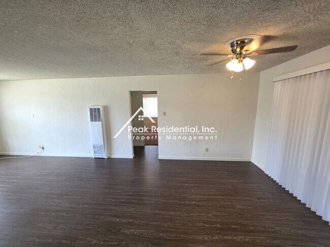 Building Photo - A Charming 3bd/1ba Fruitridge Manor Area Home with Garage