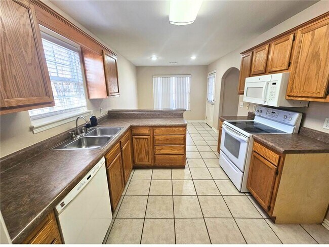 Building Photo - 3604 SW Carriageway Ave