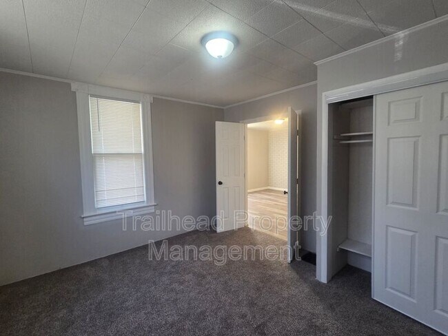 Building Photo - 1024 Roosevelt Ave