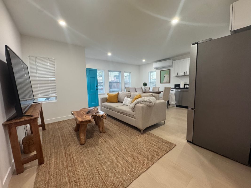 Building Photo - 2669 Clyde Ave