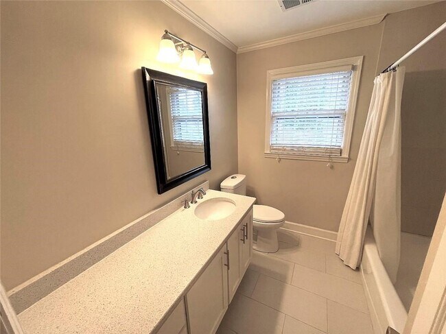 Building Photo - 1150 Falstaff Dr