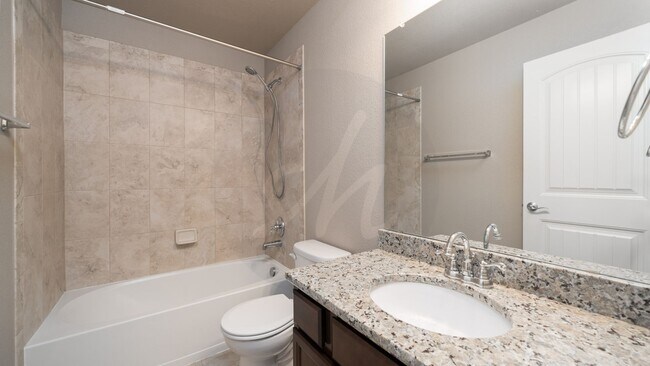 Building Photo - Lovely Three Bedroom Home with Mountain Views