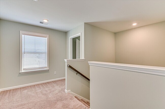 Building Photo - 705 Navan Ln