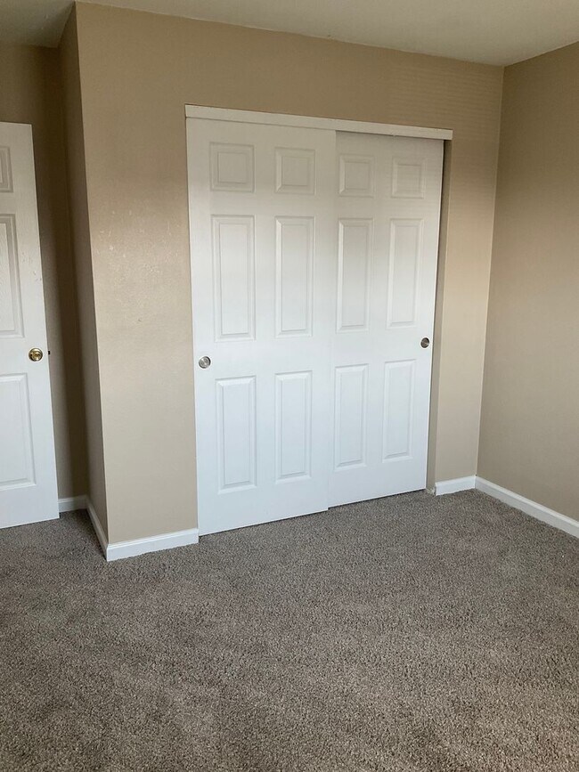 Building Photo - 708 Oxen Dr