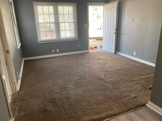 Building Photo - 1809 E 23rd St N