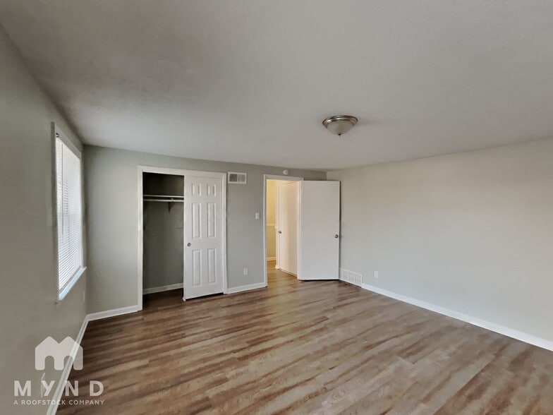 Building Photo - 2888 Baywood Dr