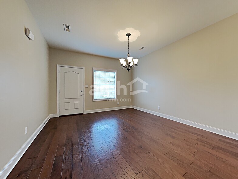 Building Photo - 7217 Deer Springs Way