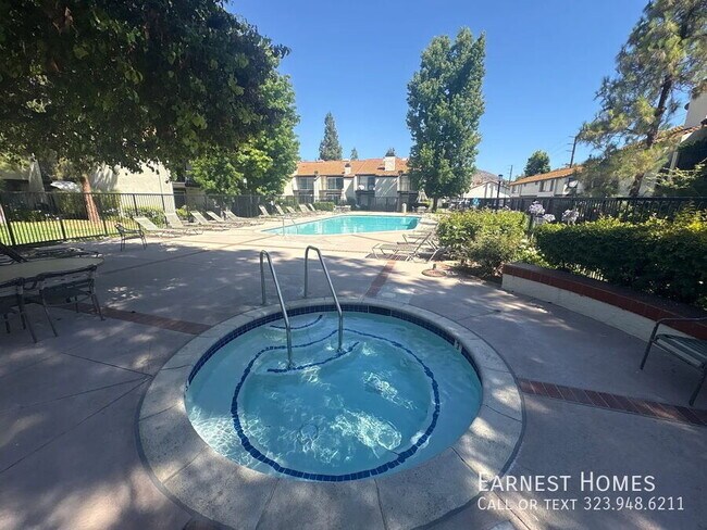 Building Photo - 5606 Las Virgenes Rd